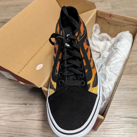 New in box Vans old Skool tapered suede with tiger motif - Picture 3 of 4